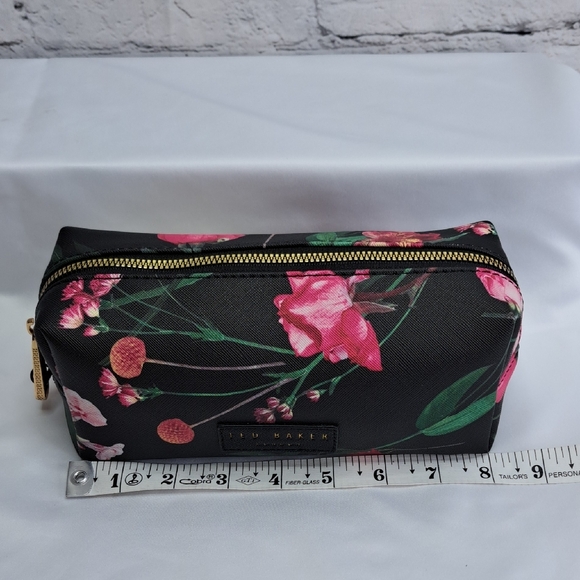 TED BAKER LONDON COSMETIC POUCH 'SCATTERED BOUQÙET' FĹORAL LOAF STYLE - Picture 12 of 16